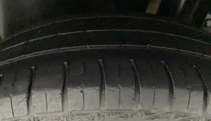 2011 Maruti Swift LXI, Petrol, Manual, 42,637 km, Left Rear Tyre Tread
