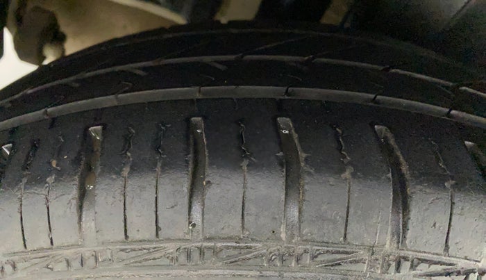 2011 Maruti Swift LXI, Petrol, Manual, 42,637 km, Right Rear Tyre Tread