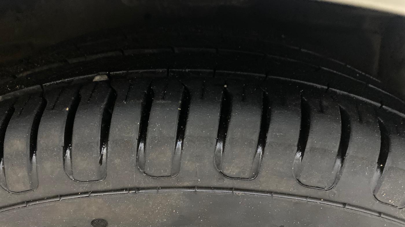 2013 Chevrolet Beat LT PETROL, Petrol, Manual, 58,597 km, Right Front Tyre Tread
