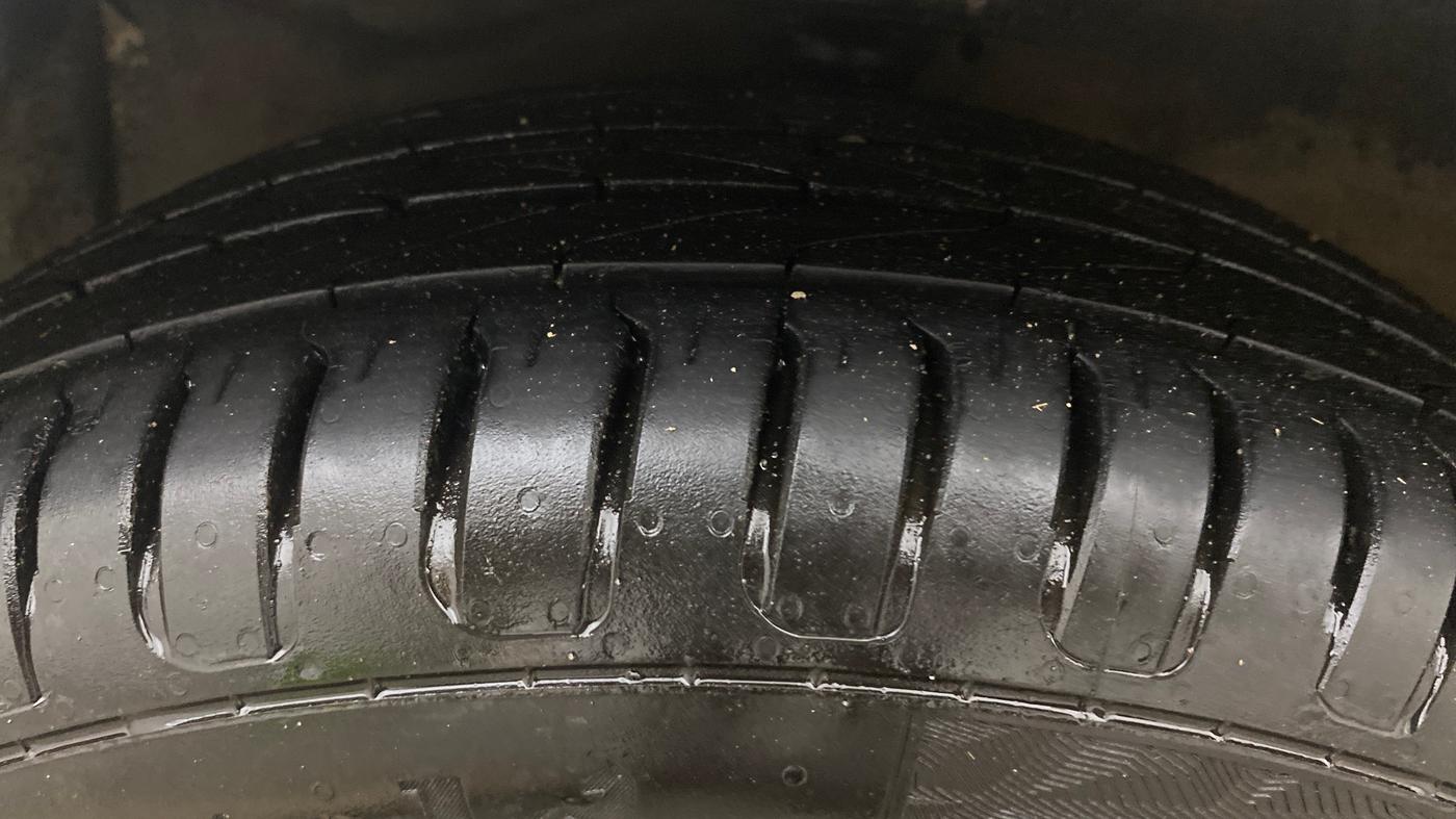 2013 Chevrolet Beat LT PETROL, Petrol, Manual, 58,597 km, Left Front Tyre Tread