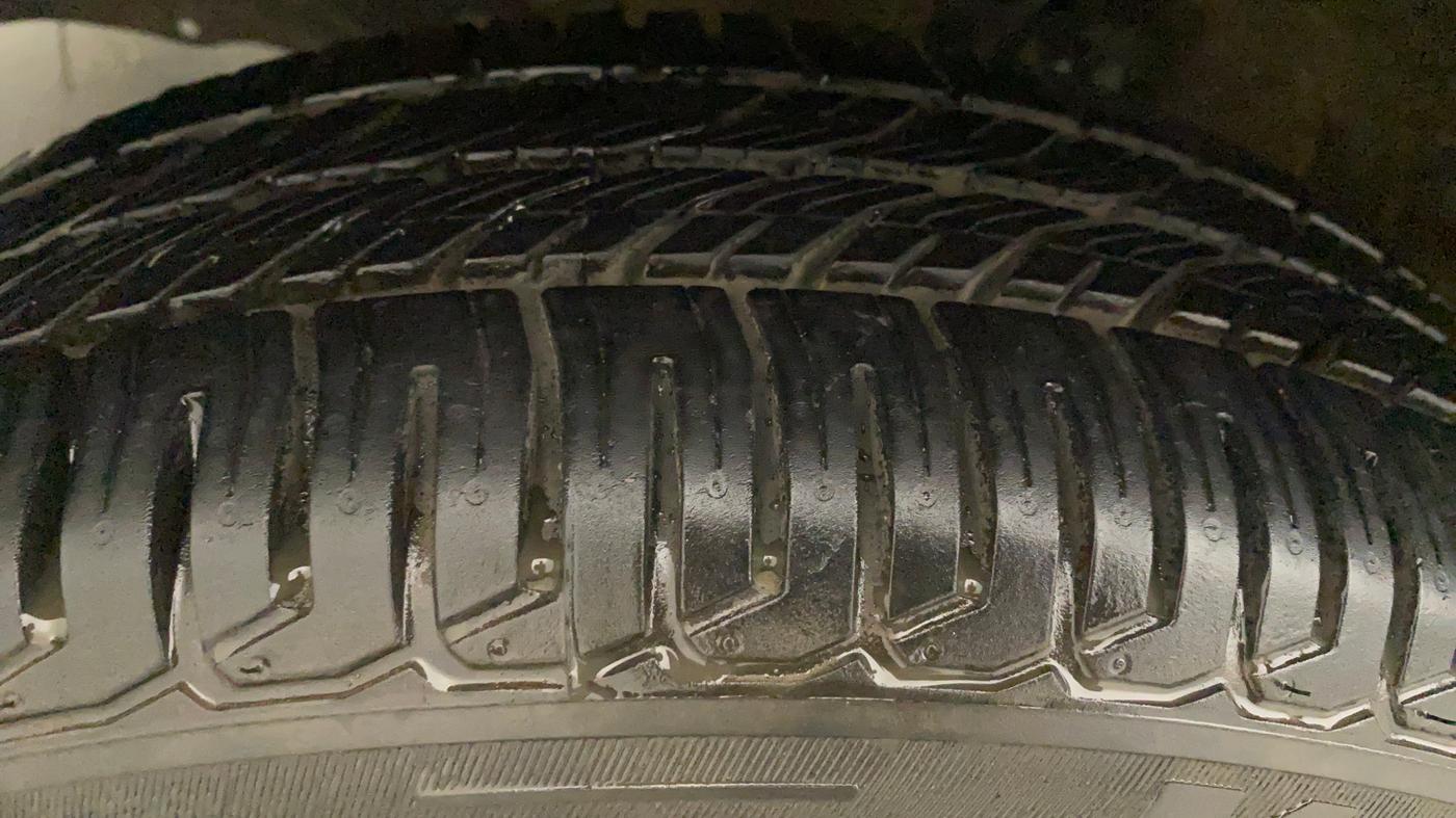 2015 Maruti Wagon R 1.0 VXI AMT, Petrol, Automatic, 95,214 km, Right Rear Tyre Tread