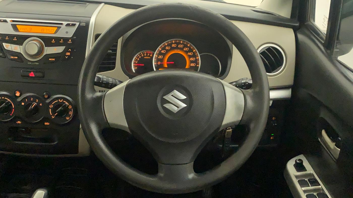 2015 Maruti Wagon R 1.0 VXI AMT, Petrol, Automatic, 95,214 km, Steering Wheel Close Up