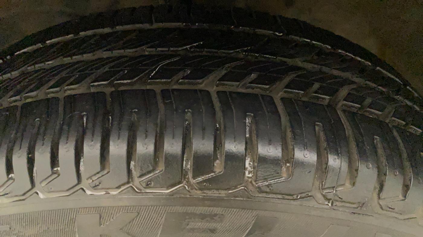 2015 Maruti Wagon R 1.0 VXI AMT, Petrol, Automatic, 95,214 km, Left Front Tyre Tread