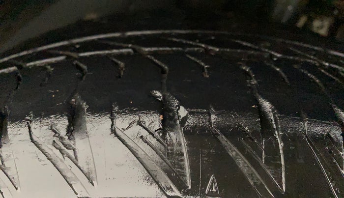 2018 Mahindra XUV500 W11 AT, Diesel, Automatic, 52,928 km, Left Front Tyre Tread