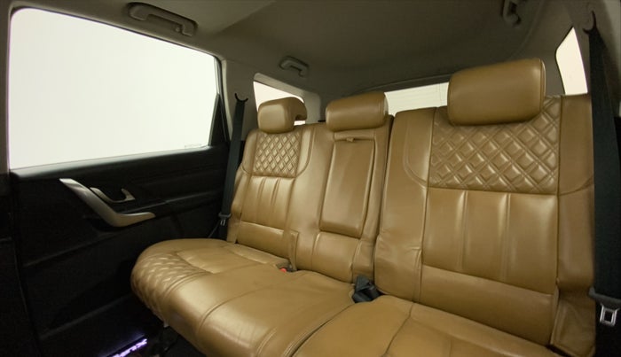 2018 Mahindra XUV500 W11 AT, Diesel, Automatic, 52,928 km, Right Side Rear Door Cabin