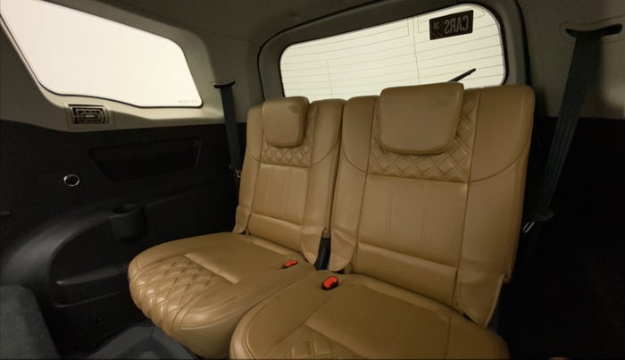 2018 Mahindra XUV500 W11 AT, Diesel, Automatic, 52,928 km, Third Seat Row ( optional )