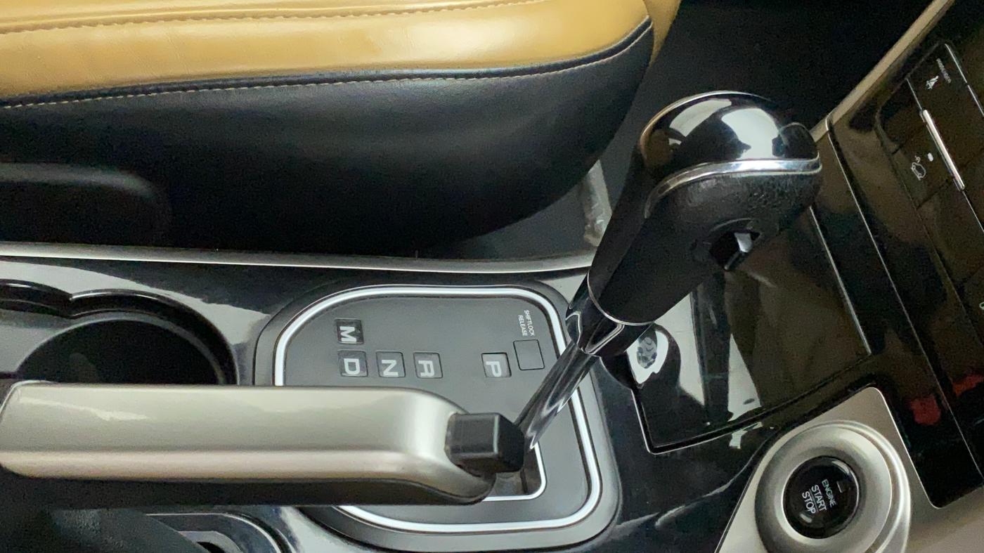 2018 Mahindra XUV500 W11 AT, Diesel, Automatic, 52,928 km, Gear Lever
