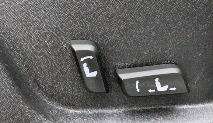 2018 Mahindra XUV500 W11 AT, Diesel, Automatic, 52,928 km, Electrically Adjustable Driver's Seat