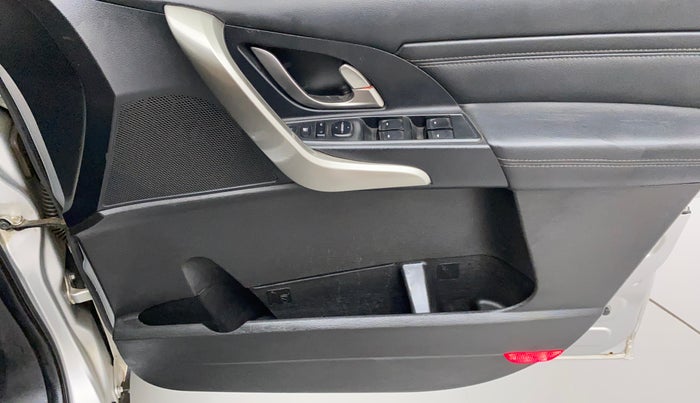 2018 Mahindra XUV500 W11 AT, Diesel, Automatic, 52,928 km, Driver Side Door Panels Control