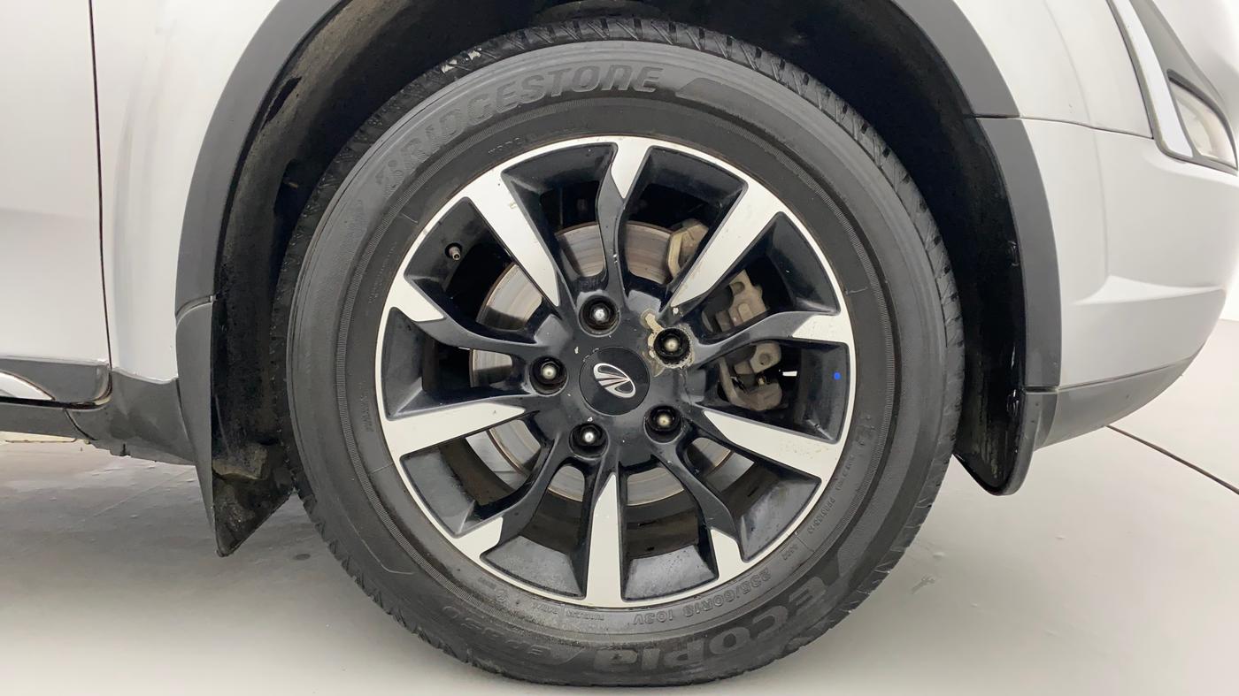 2018 Mahindra XUV500 W11 AT, Diesel, Automatic, 52,928 km, Right Front Wheel