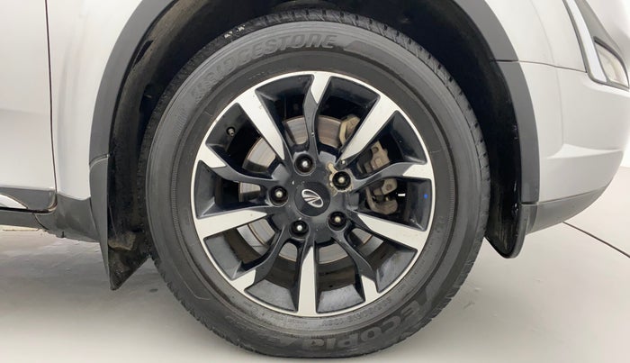 2018 Mahindra XUV500 W11 AT, Diesel, Automatic, 52,928 km, Right Front Wheel
