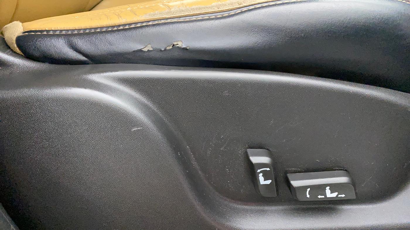 2018 Mahindra XUV500 W11 AT, Diesel, Automatic, 52,928 km, Driver Side Adjustment Panel
