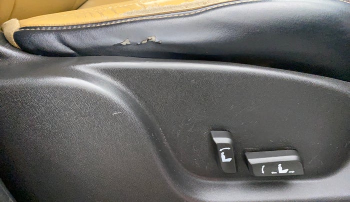 2018 Mahindra XUV500 W11 AT, Diesel, Automatic, 52,928 km, Driver Side Adjustment Panel