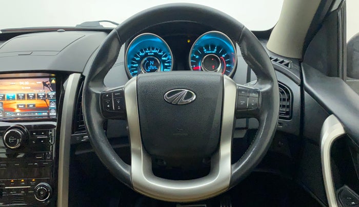 2018 Mahindra XUV500 W11 AT, Diesel, Automatic, 52,928 km, Steering Wheel Close Up