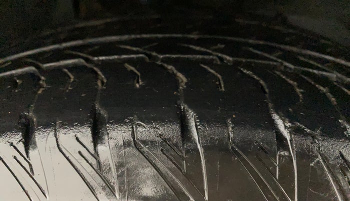 2018 Mahindra XUV500 W11 AT, Diesel, Automatic, 52,928 km, Right Front Tyre Tread