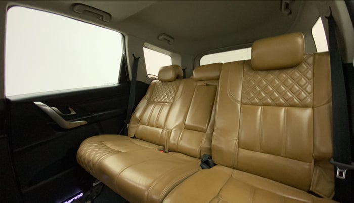 2018 Mahindra XUV500 W11 AT, Diesel, Automatic, 52,928 km, Reclining Back Row Seats