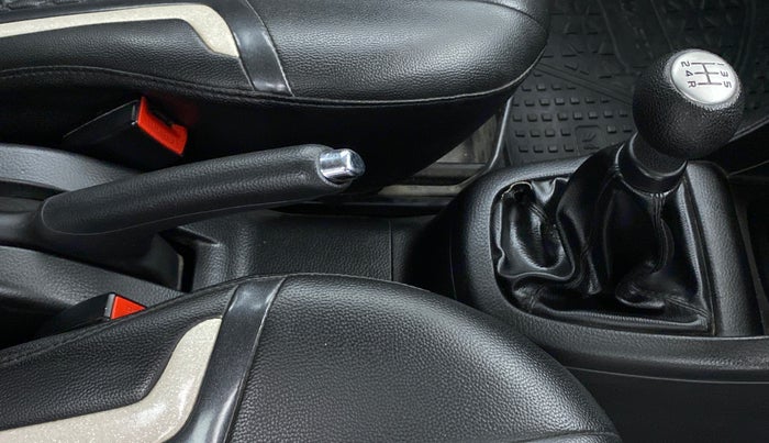 2017 Maruti Swift VXI, Petrol, Manual, 51,956 km, Gear Lever