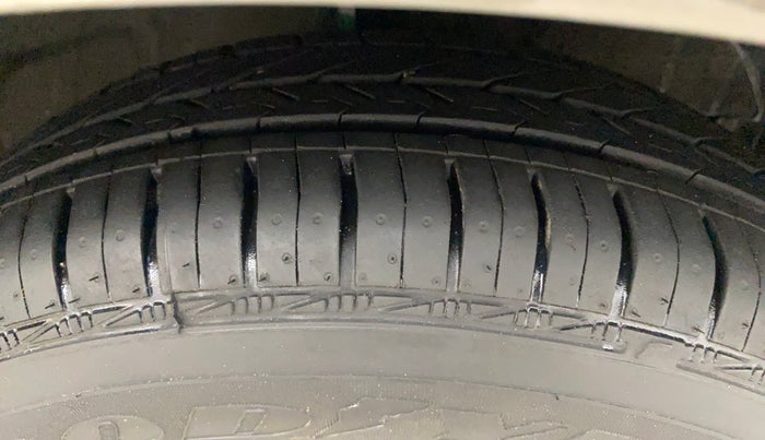 2018 Maruti Swift VXI, Petrol, Manual, 1,19,894 km, Right Front Tyre Tread