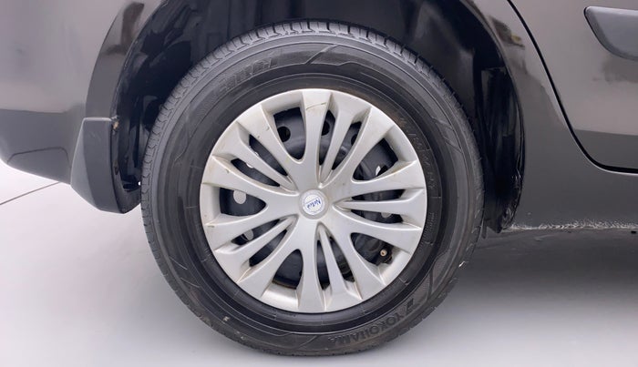 2015 Maruti Swift Dzire VXI, Petrol, Manual, 94,645 km, Right Rear Wheel