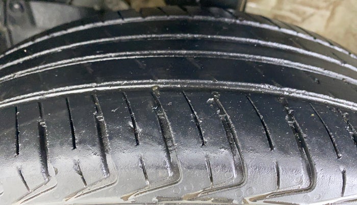 2021 Maruti New Wagon-R 1.0 Lxi (o) cng, CNG, Manual, 47,419 km, Left Front Tyre Tread