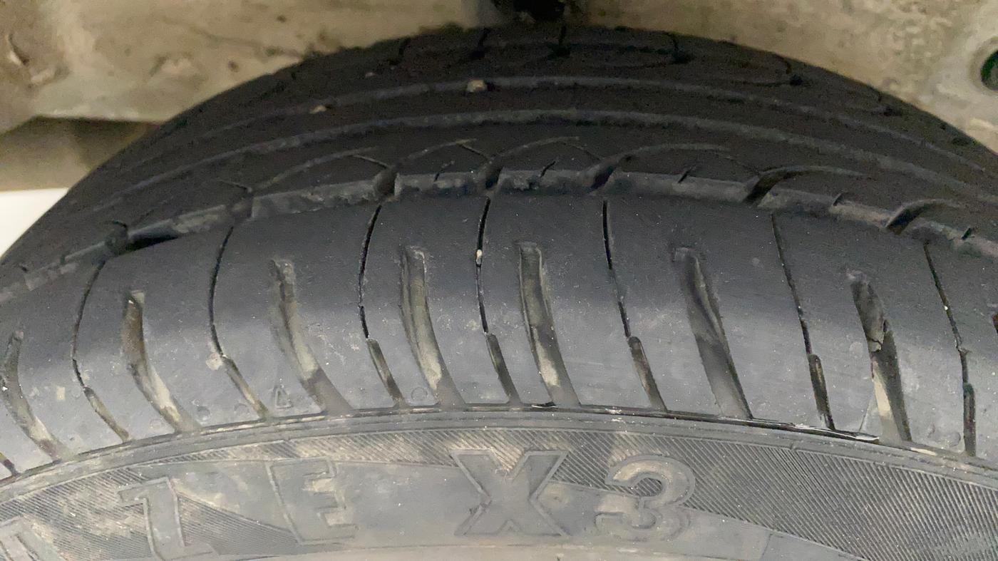 2011 Toyota Etios G, Petrol, Manual, 44,756 km, Right Rear Tyre Tread