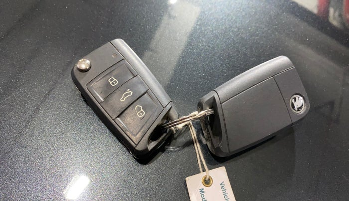 2022 Skoda SLAVIA STYLE 1.0L TSI AT, Petrol, Automatic, 28,140 km, Key Close Up