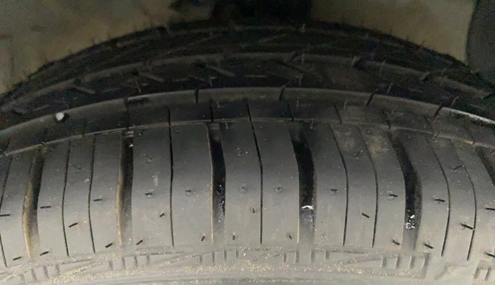 2015 Hyundai Xcent S 1.2, Petrol, Manual, 18,520 km, Right Front Tyre Tread