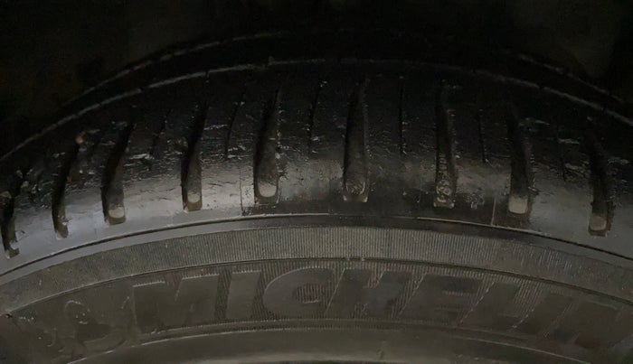 2015 Ford Figo Aspire TITANIUM 1.5 PETROL AT, Petrol, Automatic, 61,722 km, Right Front Tyre Tread