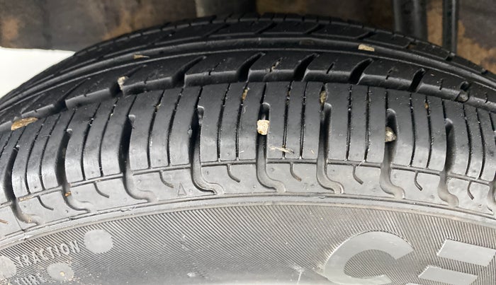 2019 Renault Kwid RXL, Petrol, Manual, Right Rear Tyre Tread