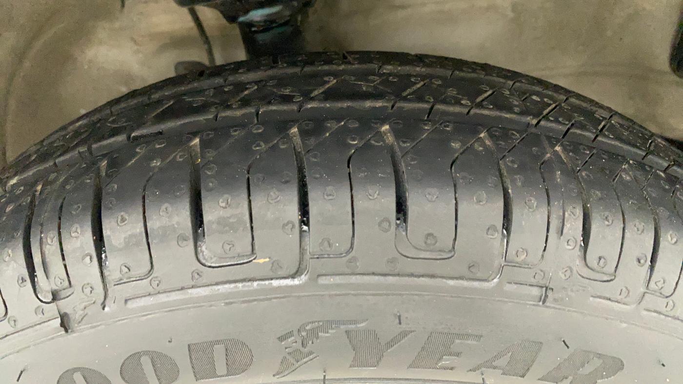 2013 Maruti Wagon R 1.0 LXI, Petrol, Manual, 25,232 km, Right Front Tyre Tread