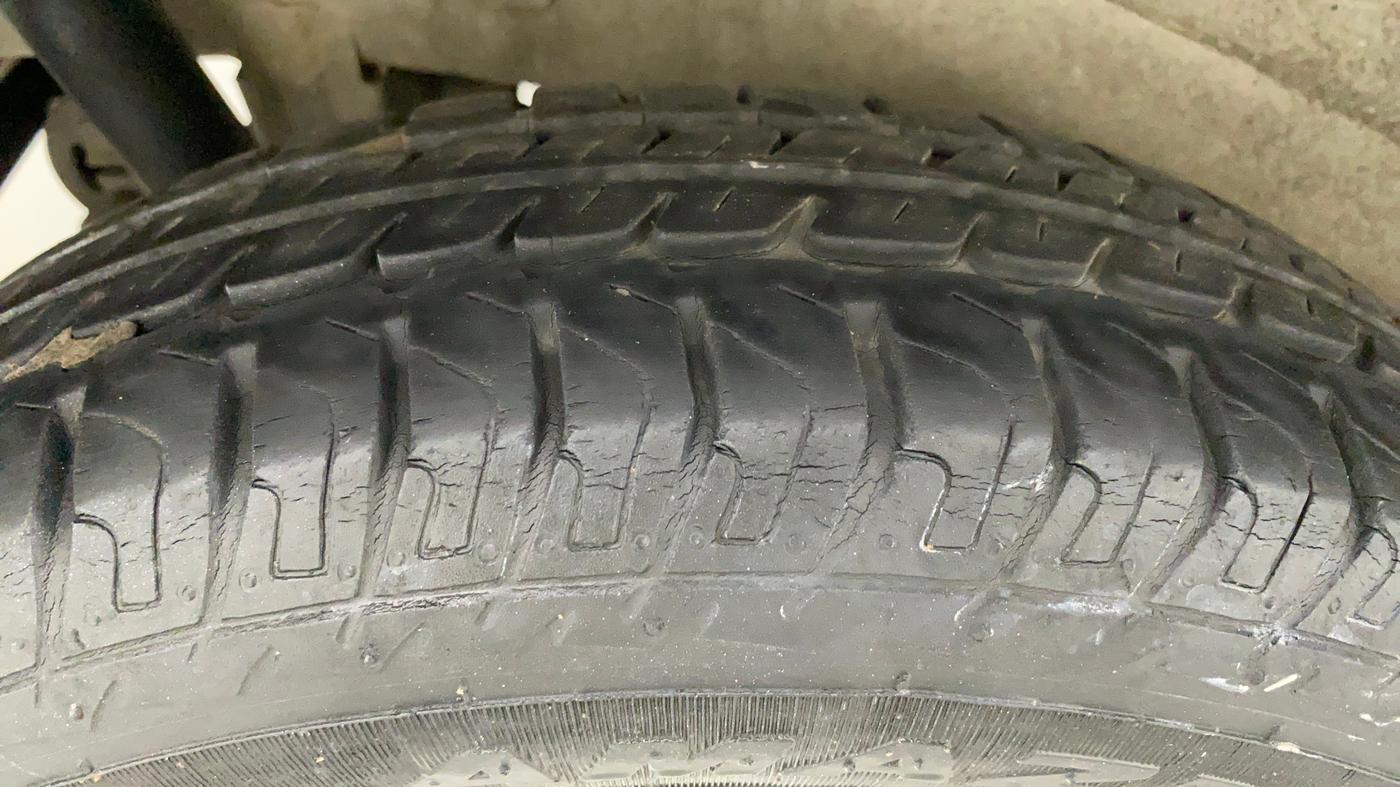 2013 Maruti Wagon R 1.0 LXI, Petrol, Manual, 25,232 km, Right Rear Tyre Tread