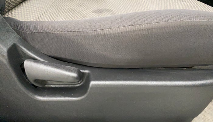 2013 Maruti Wagon R 1.0 LXI, Petrol, Manual, 25,232 km, Driver Side Adjustment Panel