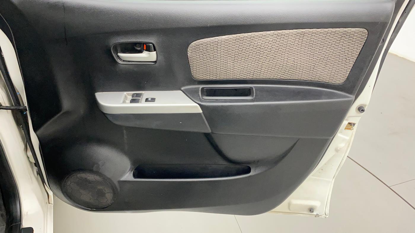 2013 Maruti Wagon R 1.0 LXI, Petrol, Manual, 25,232 km, Driver Side Door Panels Control