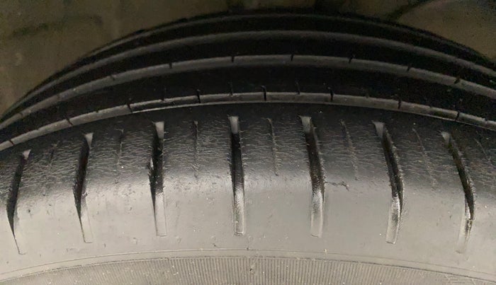 2019 Maruti Baleno ZETA PETROL 1.2, Petrol, Manual, 41,729 km, Right Front Tyre Tread