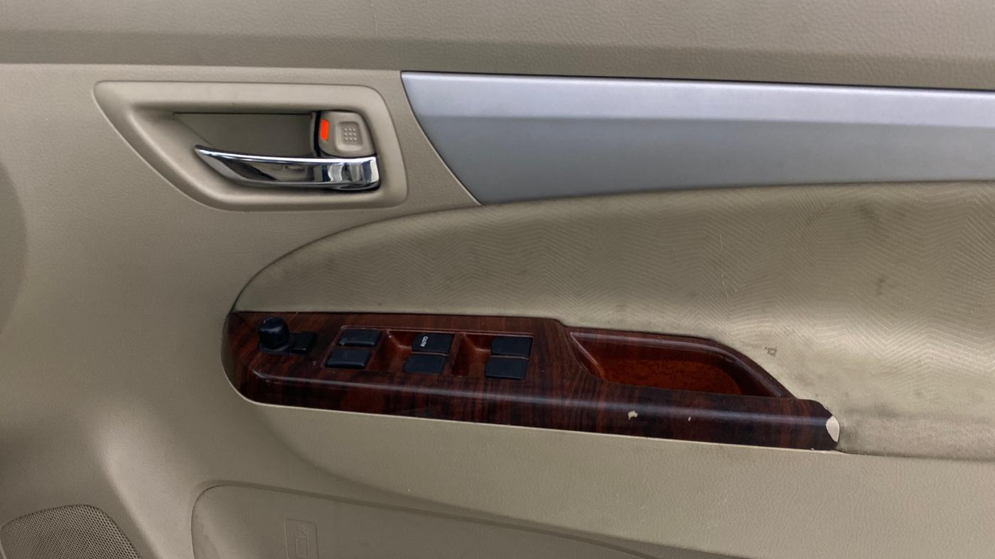 2016 Maruti Ertiga VXI CNG, CNG, Manual, 82,011 km, Driver Side Adjustment Panel