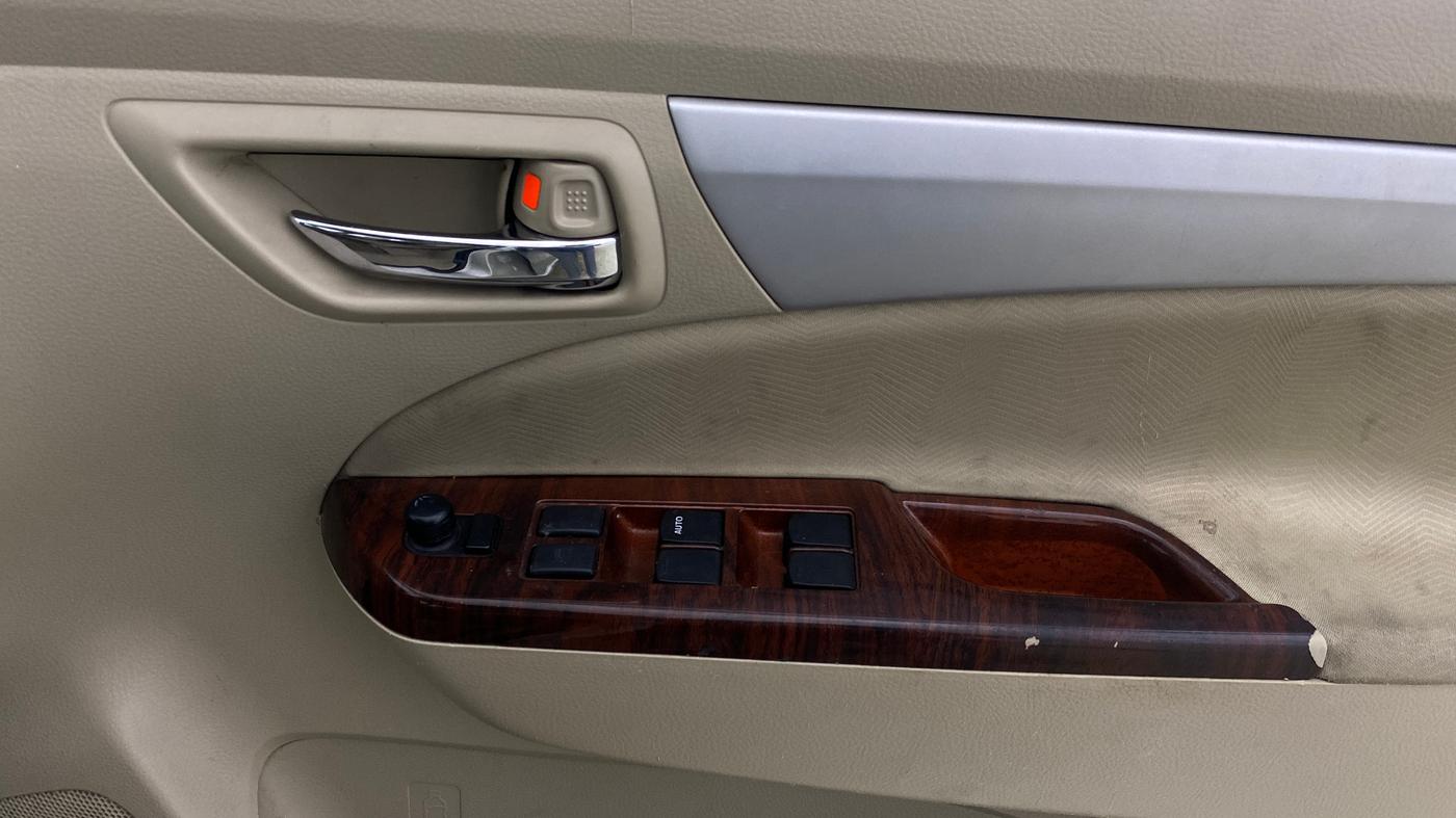 2016 Maruti Ertiga VXI CNG, CNG, Manual, 82,011 km, Driver Side Door Panels Control