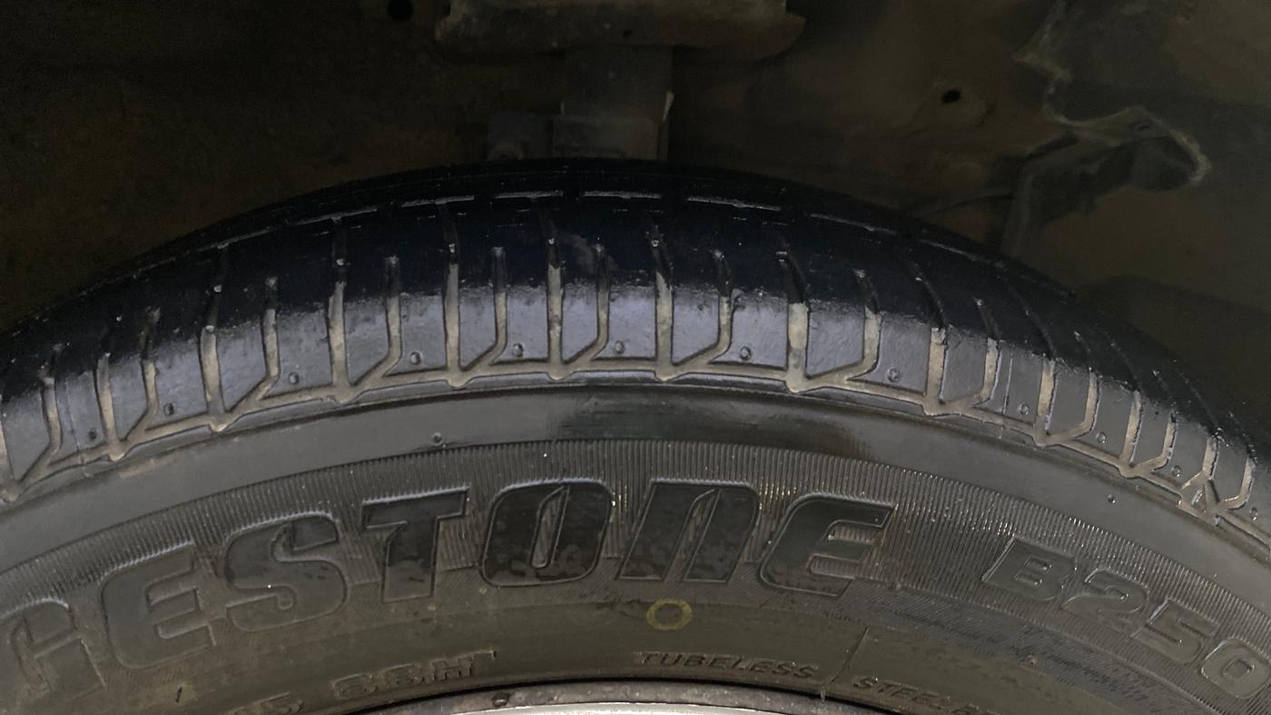 2016 Maruti Ertiga VXI CNG, CNG, Manual, 82,011 km, Right Front Tyre Tread
