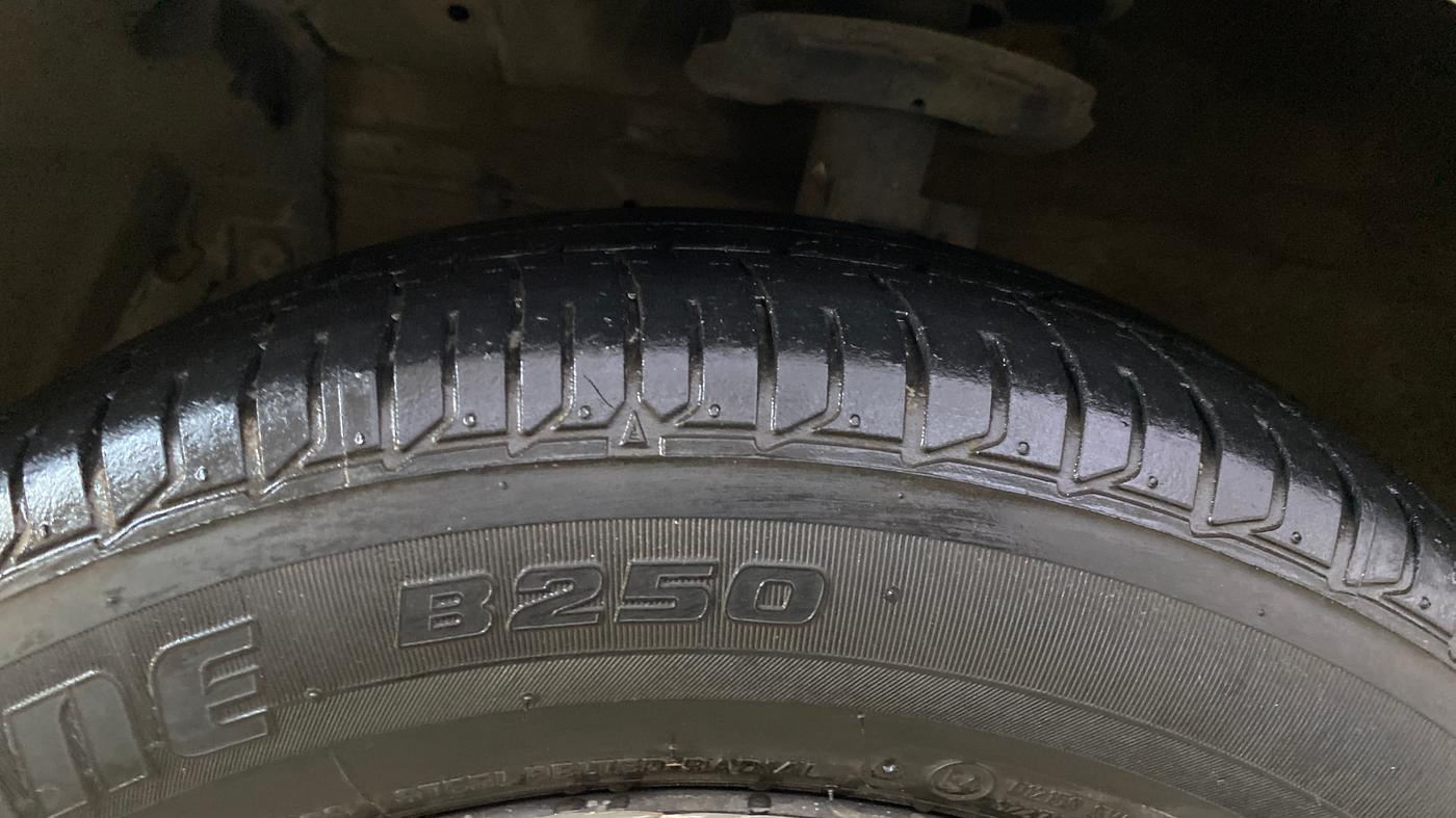 2016 Maruti Ertiga VXI CNG, CNG, Manual, 82,011 km, Left Front Tyre Tread