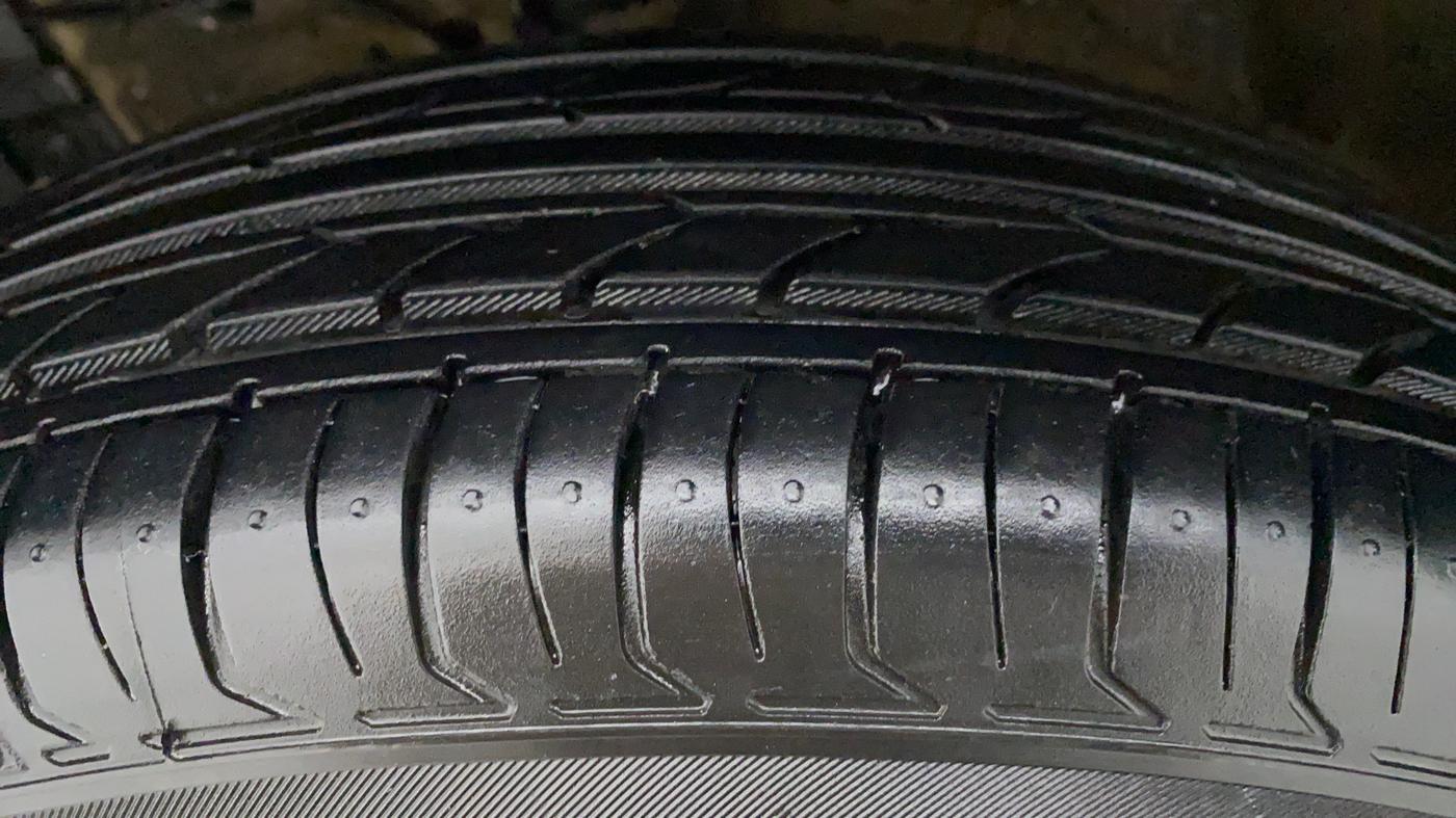 2016 Maruti Swift VXI OPT, Petrol, Manual, 30,028 km, Left Front Tyre Tread