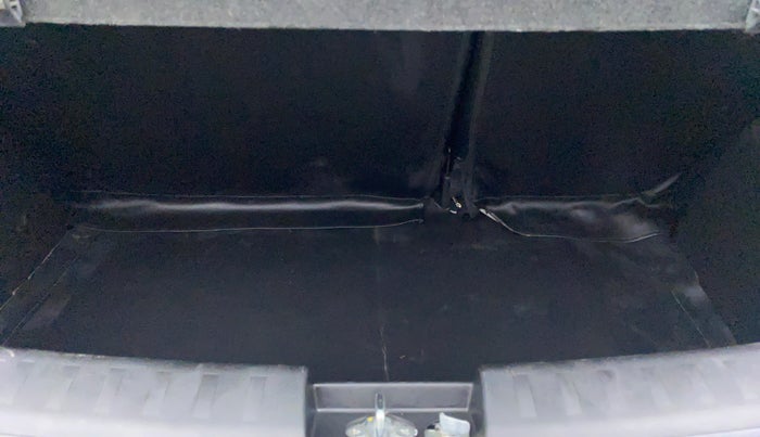 2016 Maruti Swift VXI OPT, Petrol, Manual, 30,028 km, Boot Inside