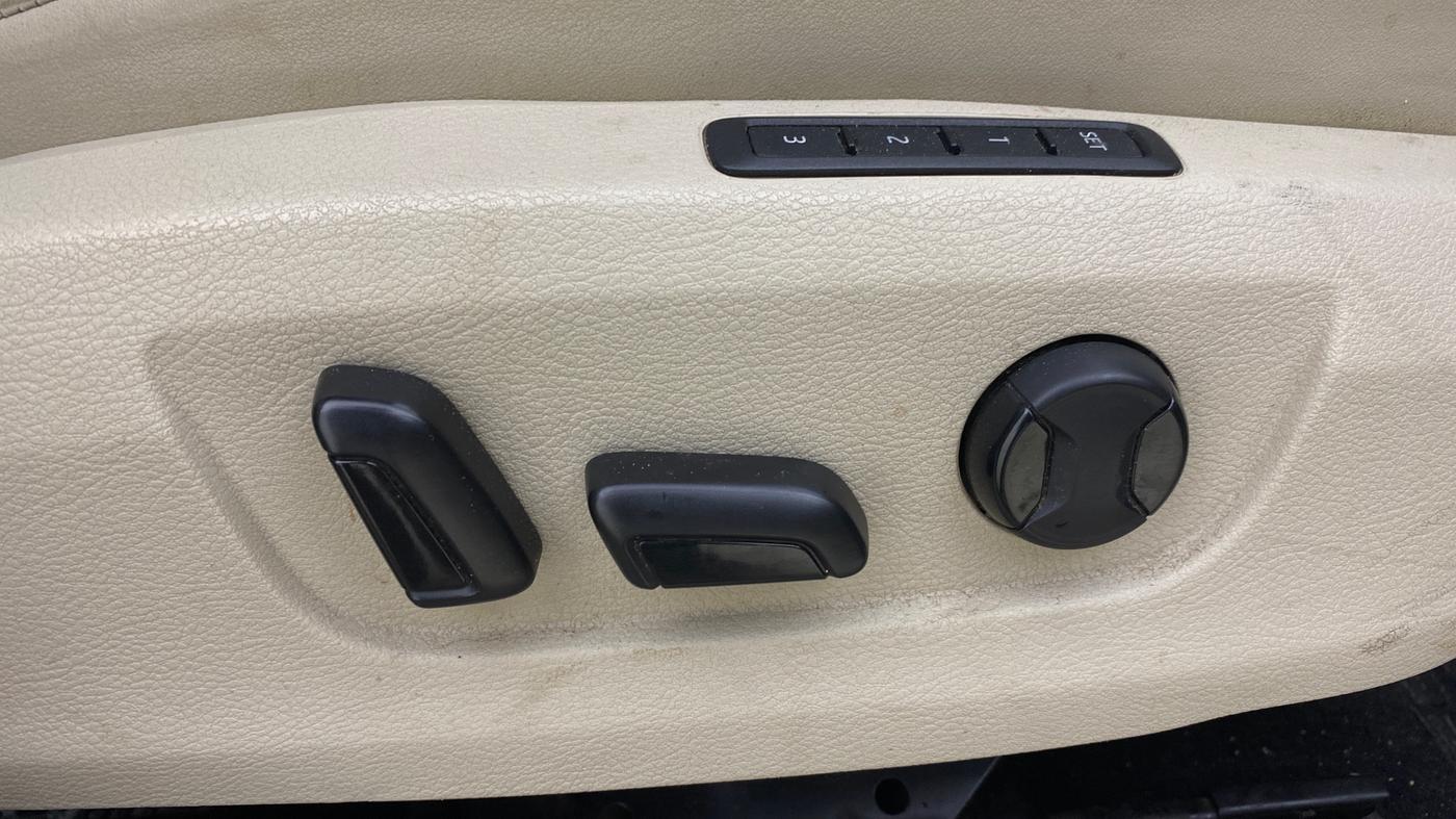 2020 Skoda Superb L&K 2.0 TSI AT, Petrol, Automatic, 86,208 km, Driver Side Adjustment Panel