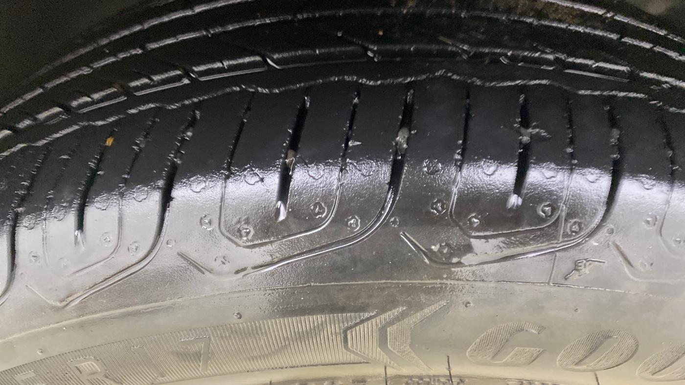 2020 Skoda Superb L&K 2.0 TSI AT, Petrol, Automatic, 86,208 km, Left Front Tyre Tread