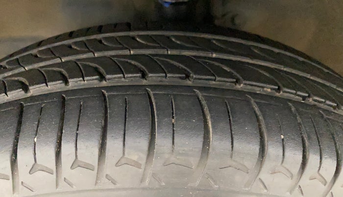 2014 Maruti Wagon R 1.0 VXI, Petrol, Manual, 46,242 km, Left Front Tyre Tread