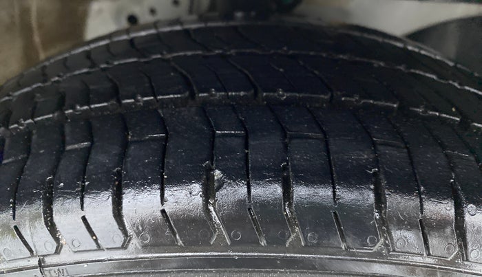 2016 Honda Amaze 1.2 SMT I VTEC, Petrol, Manual, 47,636 km, Right Front Tyre Tread