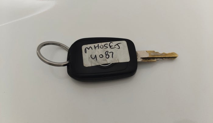 2020 Renault Kwid CLIMBER 1.0 (O), Petrol, Manual, 75,455 km, Key Close Up