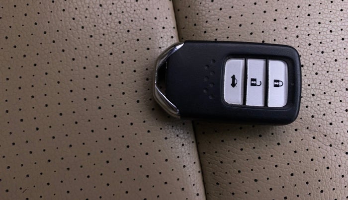 2018 Honda City 1.5L I-VTEC ZX CVT, CNG, Automatic, 1,11,155 km, Key Close Up