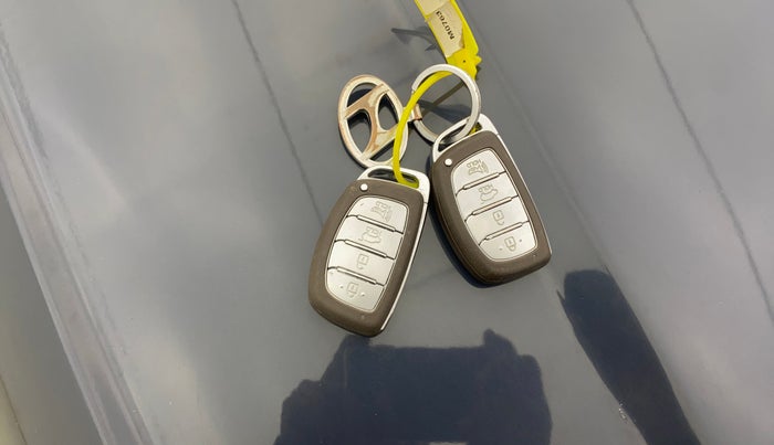 2019 Hyundai VENUE SX 1.0 (O) TURBO, Petrol, Manual, 50,872 km, Key Close Up