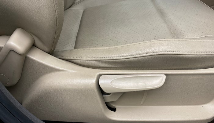 2015 Volkswagen Vento HIGHLINE TDI AT, Diesel, Automatic, 75,377 km, Driver Side Adjustment Panel