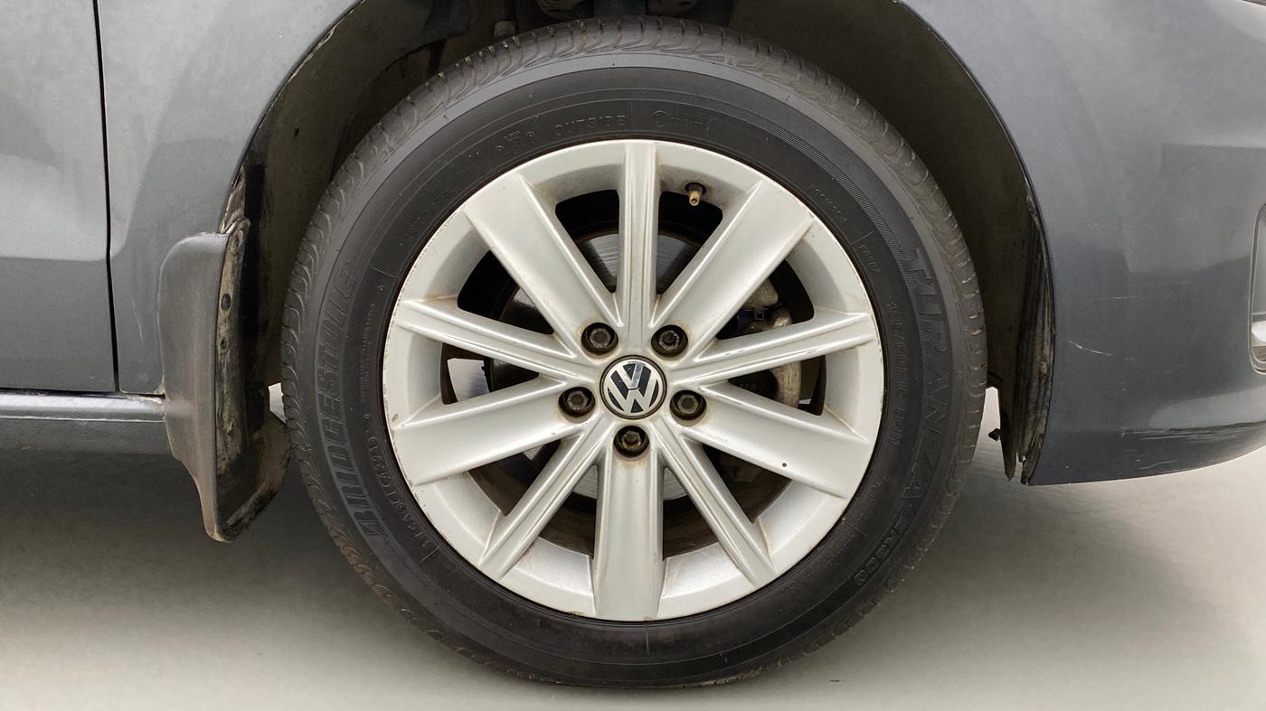 2015 Volkswagen Vento HIGHLINE TDI AT, Diesel, Automatic, 75,377 km, Right Front Wheel