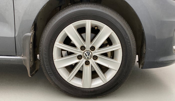 2015 Volkswagen Vento HIGHLINE TDI AT, Diesel, Automatic, 75,377 km, Right Front Wheel